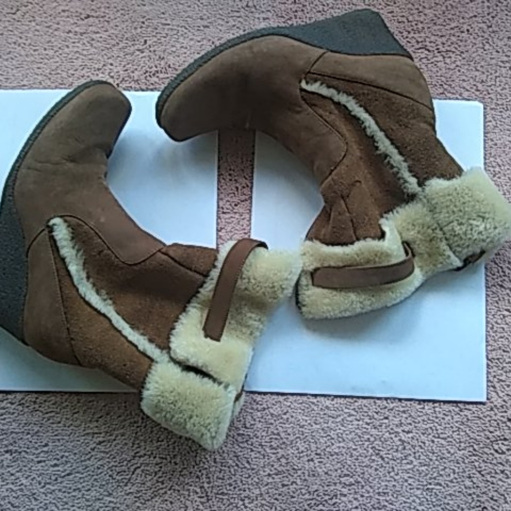 Shoes - Picture 2 of 7